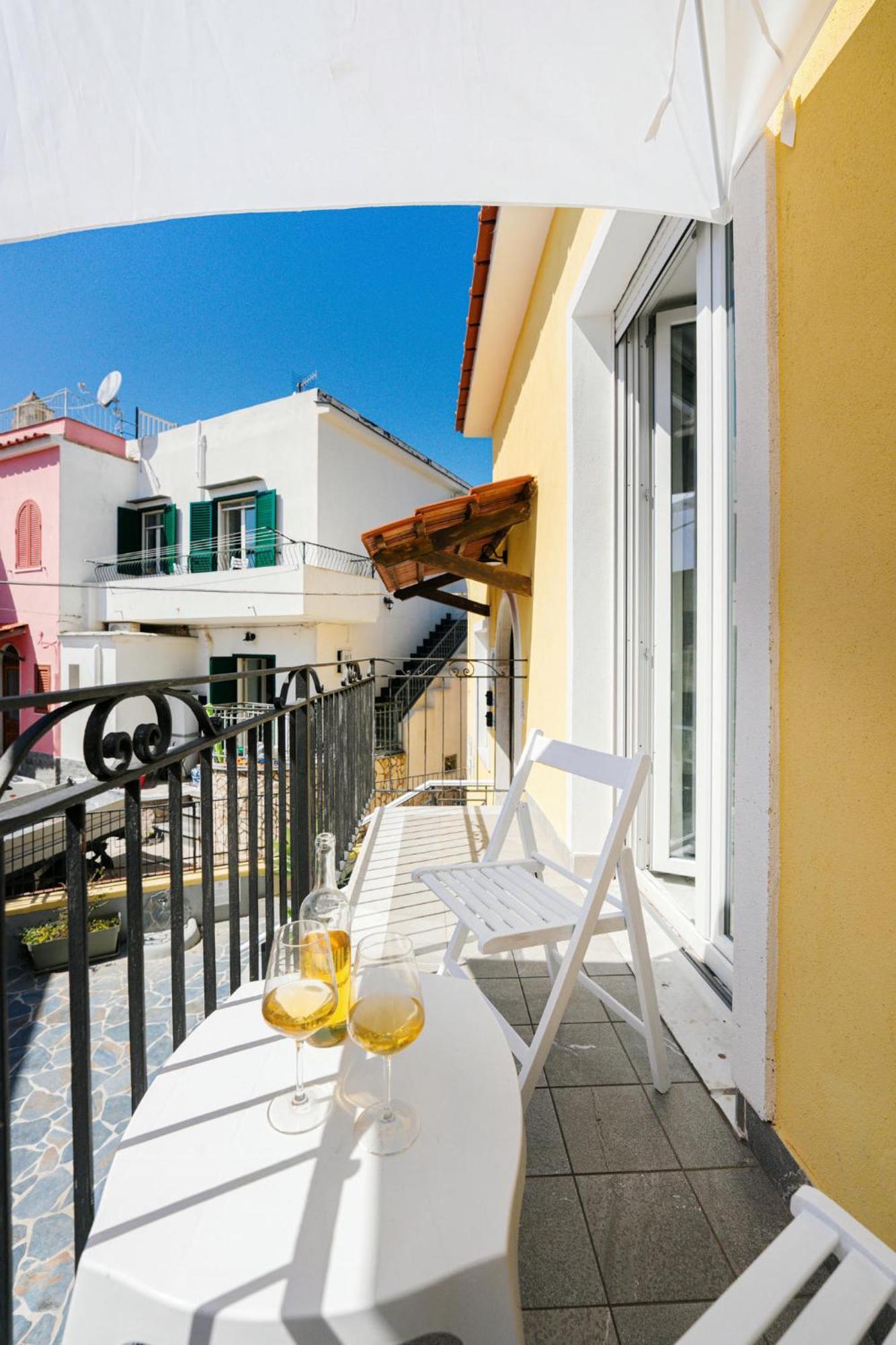 Ciraccio Apartments Procida Esterno foto