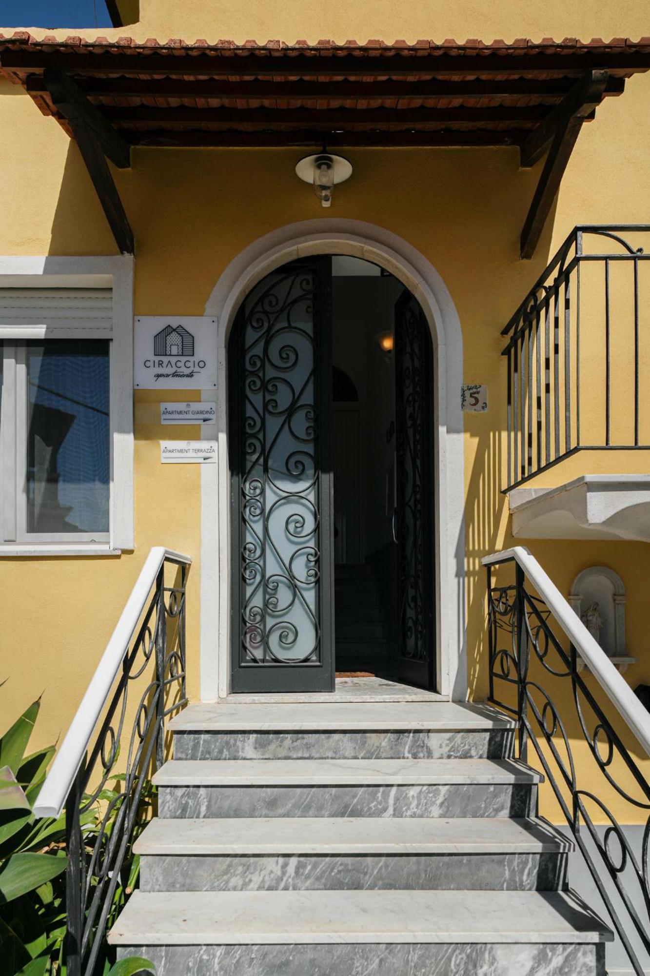 Ciraccio Apartments Procida Esterno foto